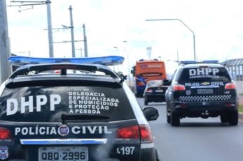 Polcia recolhe corpo de mulher durante velrio em Cuiab