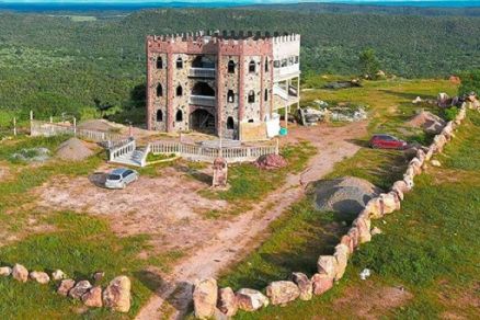 O Castelo da Pedra Furada faz referncia a um fato histrico de Diamantino 