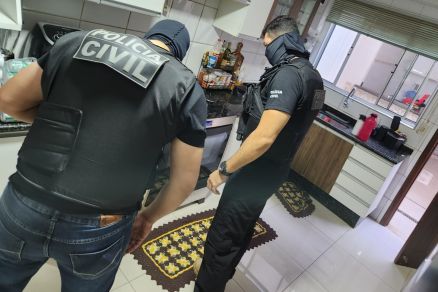 Pol�cia cumpriu cinco mandados de busca e apreens�o