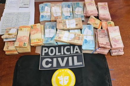 Dinheiro apreendido pelos agentes do Gaeco durante a operao desta quinta