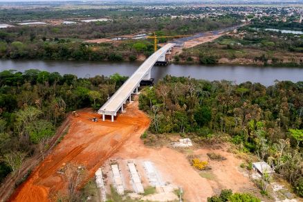 A nova ponte de concreto sobre o Rio Cuiab