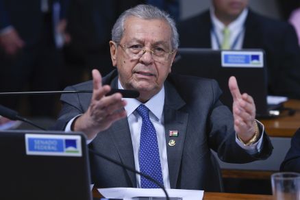 O senador Jayme Campos