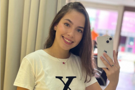 A jovem Julia Quintino, de 21 anos, que morreu aps complicaes de um procedimento esttico 