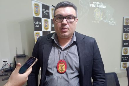O delegado Higo Rafael durante coletiva de imprensa sobre operao que investiga o caso 