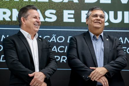 O governador Mauro Mendes ao lado de Flavio Dino em visita a Cuiab,  a segunda-feira 