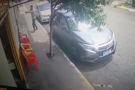 Momento em que pai e filha foram assassinados, em fevereiro do ano passado