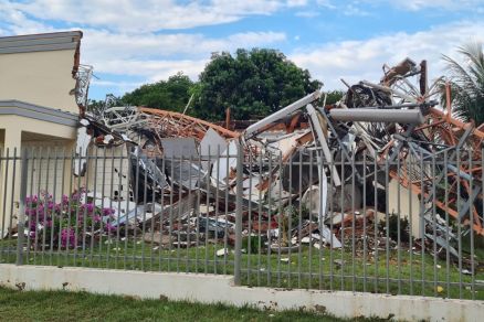 Prdio da igreja Testemunhas de Jeov ficou totalmente destrudo