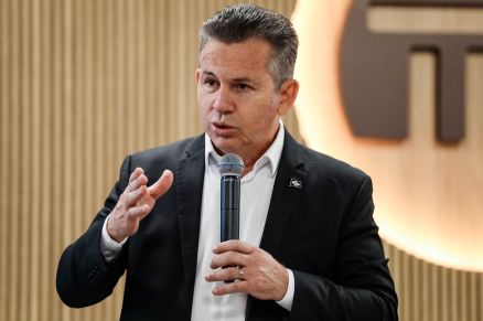 O governador Mauro Mendes, que quer encontrar soluo para disputa interna