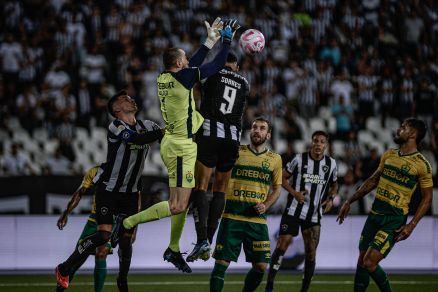 O paraguaio Isidro Pitta, que fez o gol do Dourado 