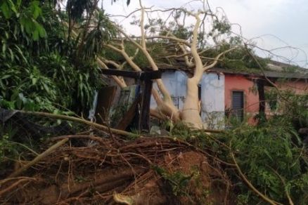 Uma das quedas registrada foi sobre uma casa