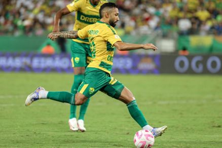 O meia Clayson, um dos destaques do Cuiab na temporada
