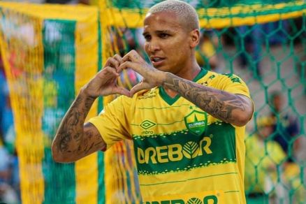 O jogador Deyverson, que tem contrato com o Cuiab at o final do ano