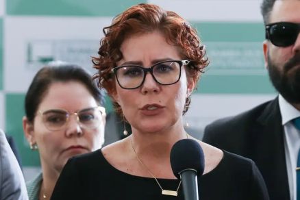 Deputada Federal Carla Zambelli, alvo de um mandado de priso