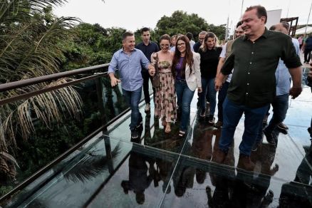 O governador e a Prefeita de Jaciara em inaugurao