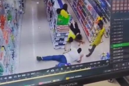 Momento em que vtimas so obrigadas a se deitarem no cho 