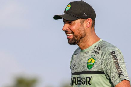 O treinador Antnio Oliveira, que trocou o Cuiab pelo Corinthians