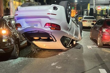 A BMW X6 bateu em trs veculos antes de capotar