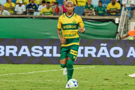 O atacante Deyverson, que deixou o Cuiab
