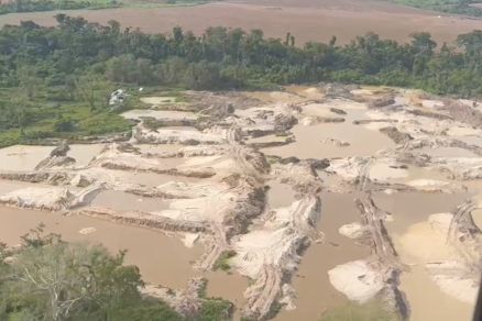 Imagem aérea mostra devastação em garimpo ilegal 