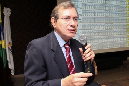O novo desembargador Sebastio de Arruda Almeida, que ser empossado hoje