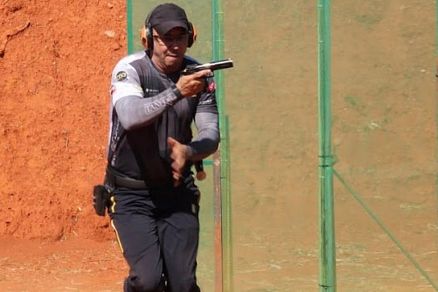 O policial militar Carlos Molina, instrutor DE IPSC: nova portaria