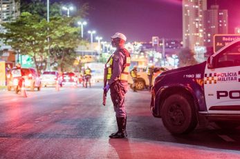 Polícia flagra 3 motoristas bêbados em avenida de Várzea Grande