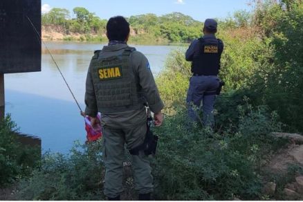 Os agentes ambientais esto em campo fiscalizando a pesca ilegal e realizando o trabalho preventivo, por terra e gua