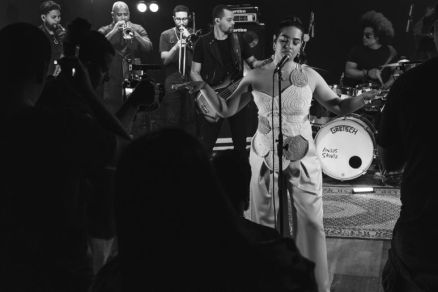 Cantora cuiabana, Aranyn se apresenta na Sumac 