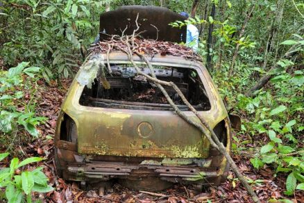 Ossada � encontrada em carro incendiado 