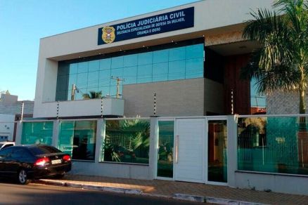 Fachada da Delegacia Especializada de Defesa da Mulher, Criana e Idoso de Vrzea Grande, onde o caso  investigado