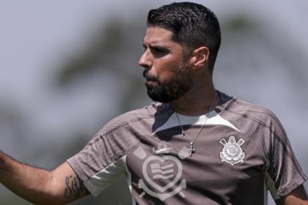 O treinador portugus Antnio Oliveira na poca em que treinava o Corinthians