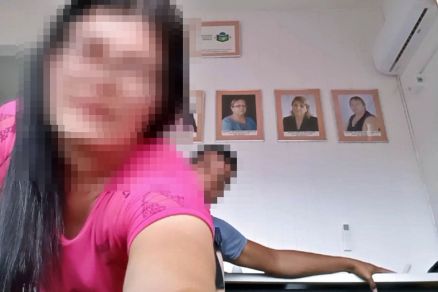 Momento em que o casal faz sexo na Secretaria Municipal de Euca��o