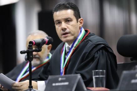 O desembargador Rodrigo Roberto Curvo, do Tribunal de Justi�a, que proibiu a greve