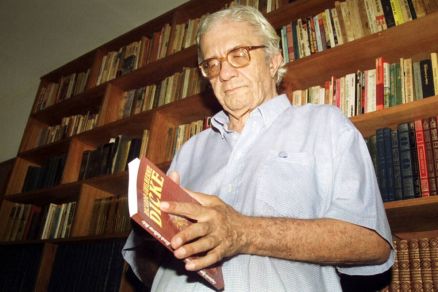 O escritor mato-grossense Ricardo Guilherme Dicke, em foto de 2000