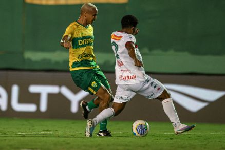 Deyverson teve uma chance boa de finalizao, mas marcou somente nos pnaltis