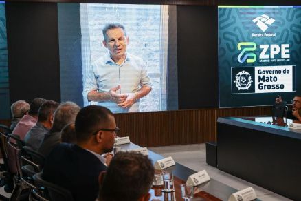 Governador fez pronunciamento remotamente durante a assinatura