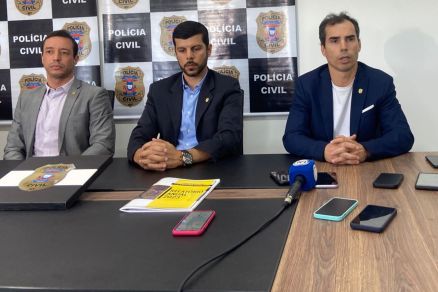 Delegados da Ger�ncia de Combate ao Crime Organizado, da Pol�cia Civil, durante entrevista coletiva
