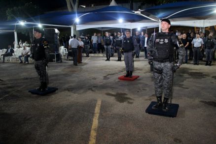 Tenente-coronel Tiago Costa Gomes ( direita)  o novo comandante do Batalho Rotam