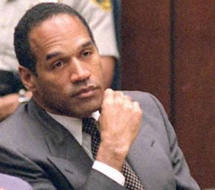 Nos anos 1990, o ex-atleta foi julgado e absolvido pelo duplo assassinato de sua ex-mulher, Nicole Brown Simpson, e do amigo dela, Ron Goldman