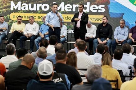 O governador Mauro Mendes discursa durante a Norte Show, em Sinop