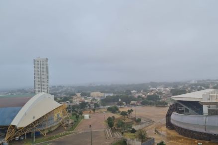 Foto aérea da região da Arena Pantanal em Cuiabá em dia frio 