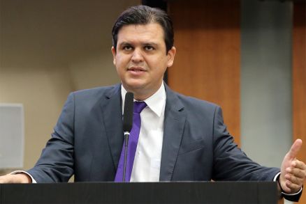 O deputado estadual Thiago Silva, autor de lei sancionada pelo governador Mauro Mendes