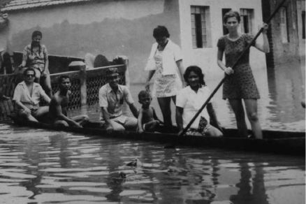Registro histrico de cheia de 1974 em Cuiab; populao se locomovia de canoa 