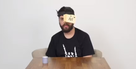O humorista e cantor Diogo Defante