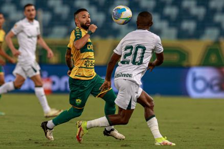 Goi�s levou a melhor nos penaltis e faturou R$ 3,4 mi