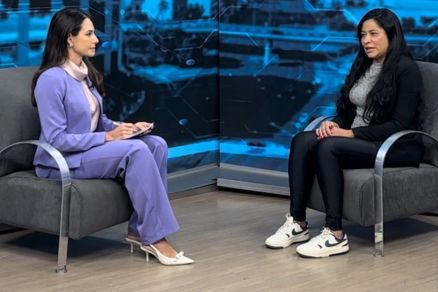 A vereadora cassada Fabiana Nascimento (� direita) concede entrevista ao Jornal do Meio-Dia, da TV Vila Real