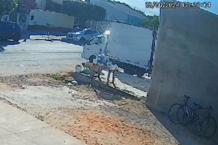 C�meras flagram suspeito fazendo mudan�a 