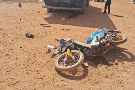 Um morre e outro fica ferido em batida entre moto e caminho na BR-364