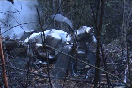 Avio caiu na zona de mata e pegou fogo