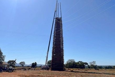 Expectativa  que fogueira atinja 65 metros de altura e seja recordista do Brasil